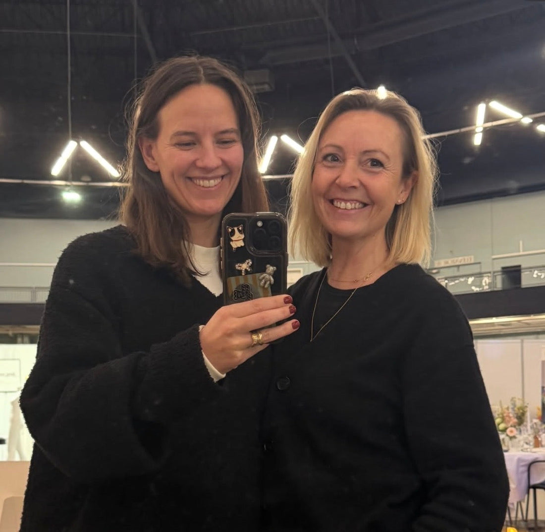 MØD PIGERNE BAG SKÆRMEN