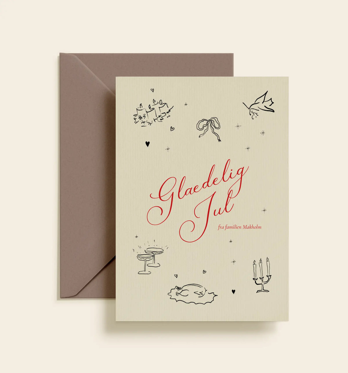 Julekort med rød “Glædelig Jul”-tekst og håndtegnede julemotiver med lys, sløjfe, julemad, glas, stjerner og hjerter.