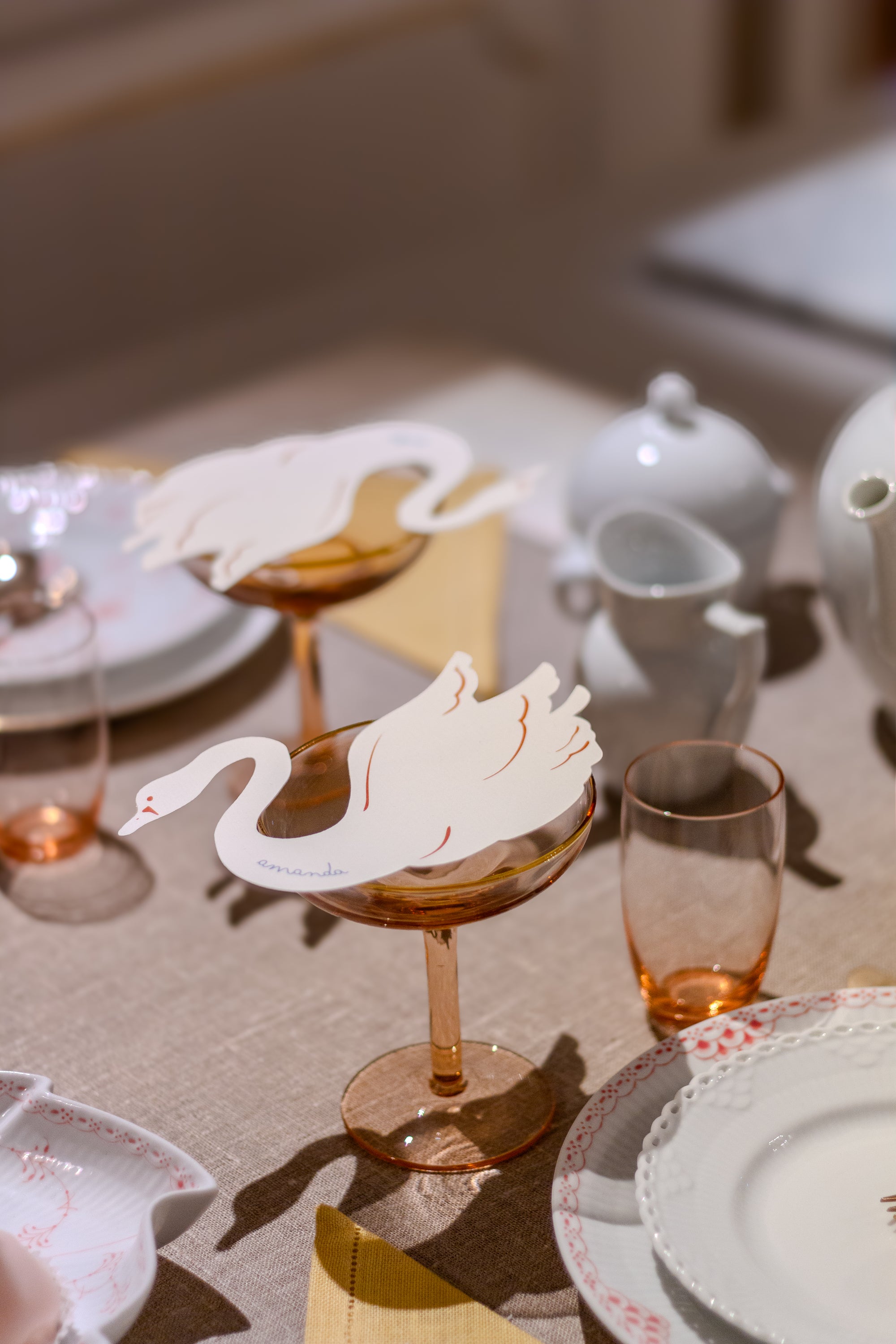 Bordopdækning med svanebordkort fra INKsaloon